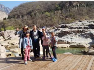 新鄉(xiāng)市平原流體控制技術有限公司組織春季保泉水庫踏青活動